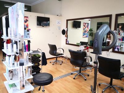 Stanmore Hairsalon Chair Rental - Spacious and  no contract image