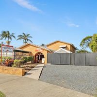 Freehold Seaside Post Office with 4 Bedroom Home and Pool - Corindi Beach, NSW image