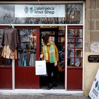 Salamanca Wool Shop - Woollen Clothing and Yarn Retail Store, Prime Location image