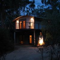 The Odd Frog – Luxury Accommodation Property over 10 acres - Bright, VIC image